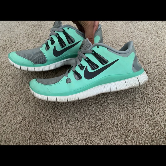 nike frees tiffany blue